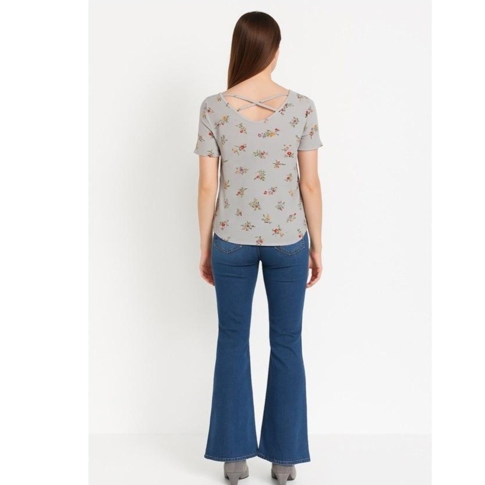 Kaileigh Blouse Womans Medium Floral Pattern Short Sleeve Round Neck Top BoHo